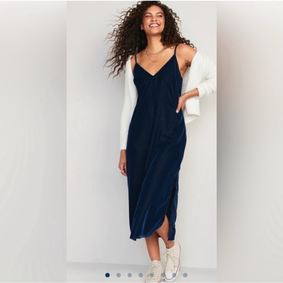 Old Navy Black Midi Dress - Picture 2 of 7